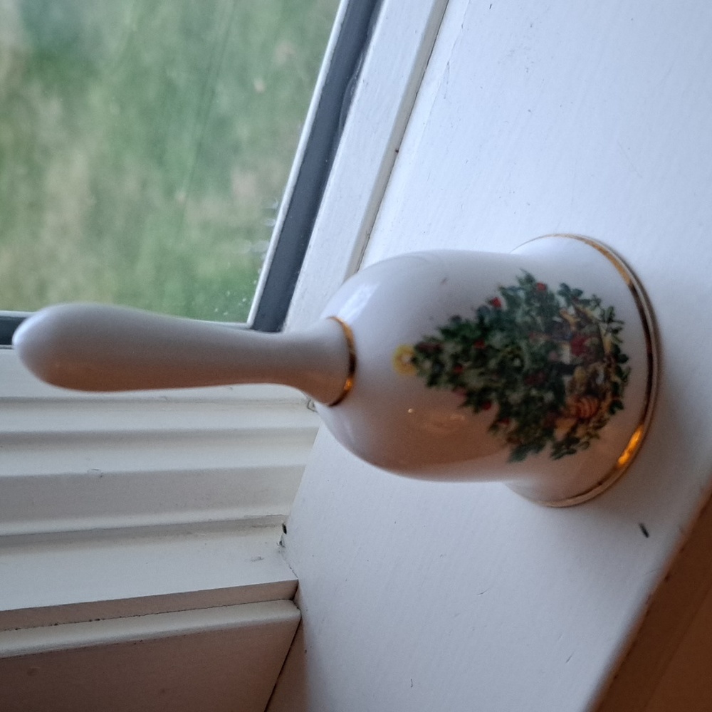 Fine bone China Christmas bell